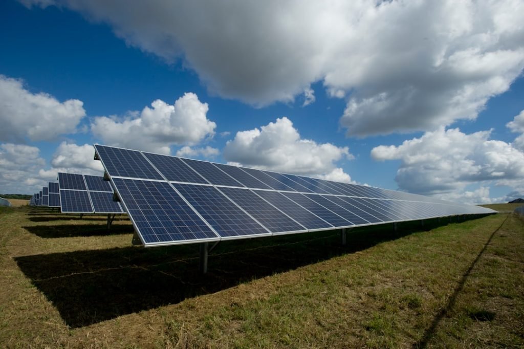 solar-panels-on-green-field-513dbrmj-5w IMPA